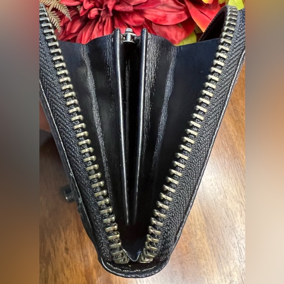 Authentic Burberry Blue Label Zip-Around Wallet - EUC - Picture 7 of 9